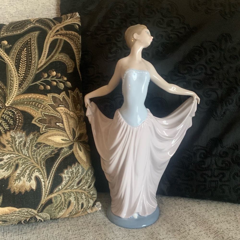 Lladro dancer